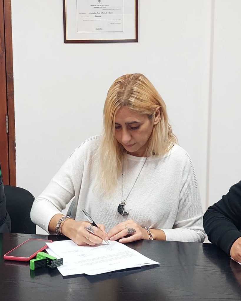 ATE acuerda un aumento salarial del 30% para municipales de Lago Puelo ...